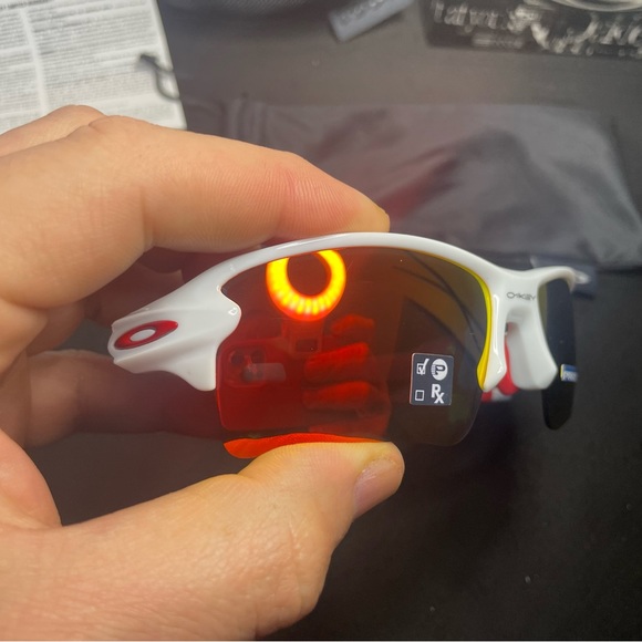 Oakley Flak 2.0 Sunglasses with accessories - Picture 14 of 16